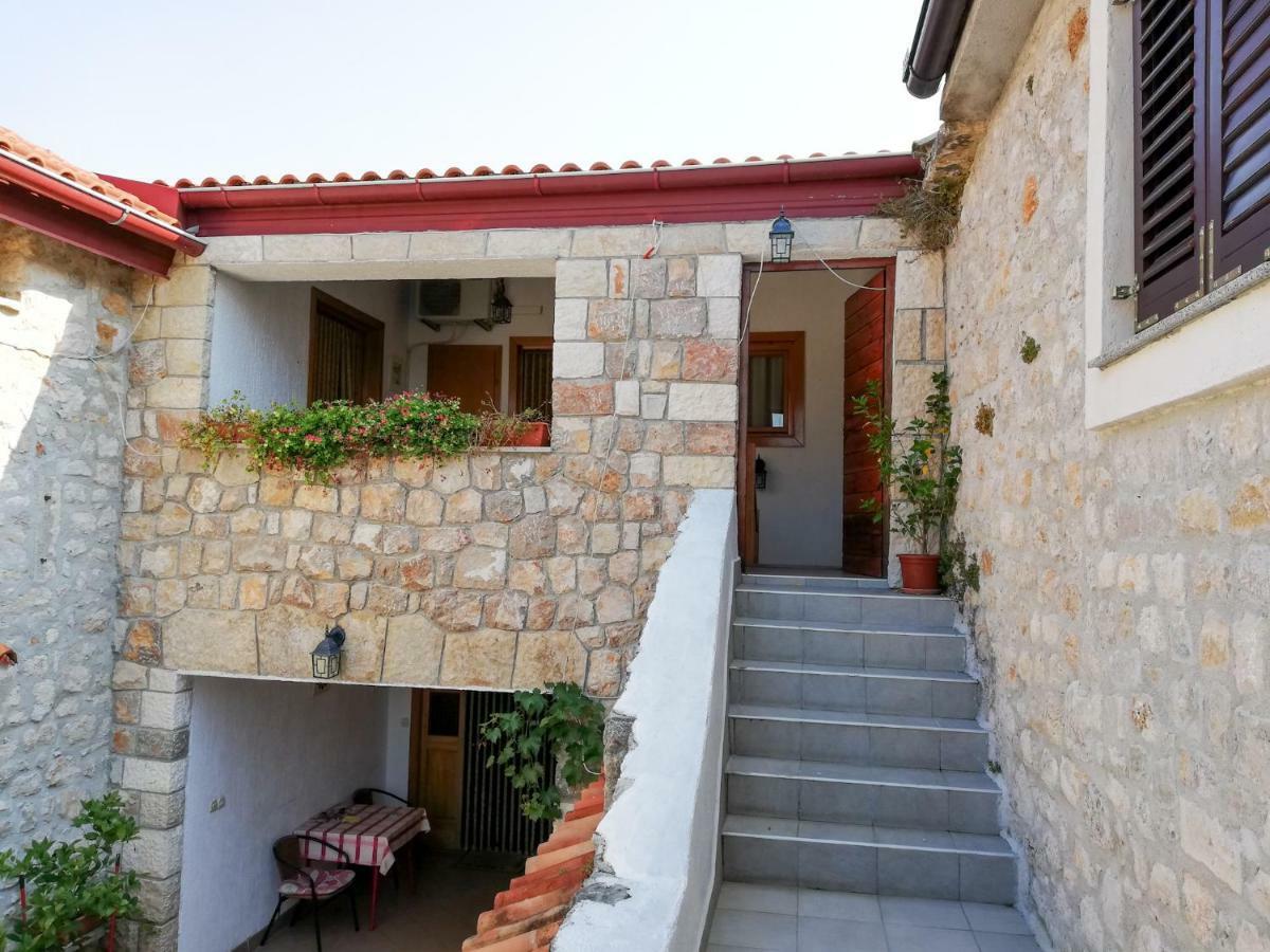 Apartments Branko Стариград-Пакленица Екстериор снимка